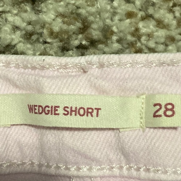 Levi's Women's Wedgie Shorts Pink - Picture 2 of 3